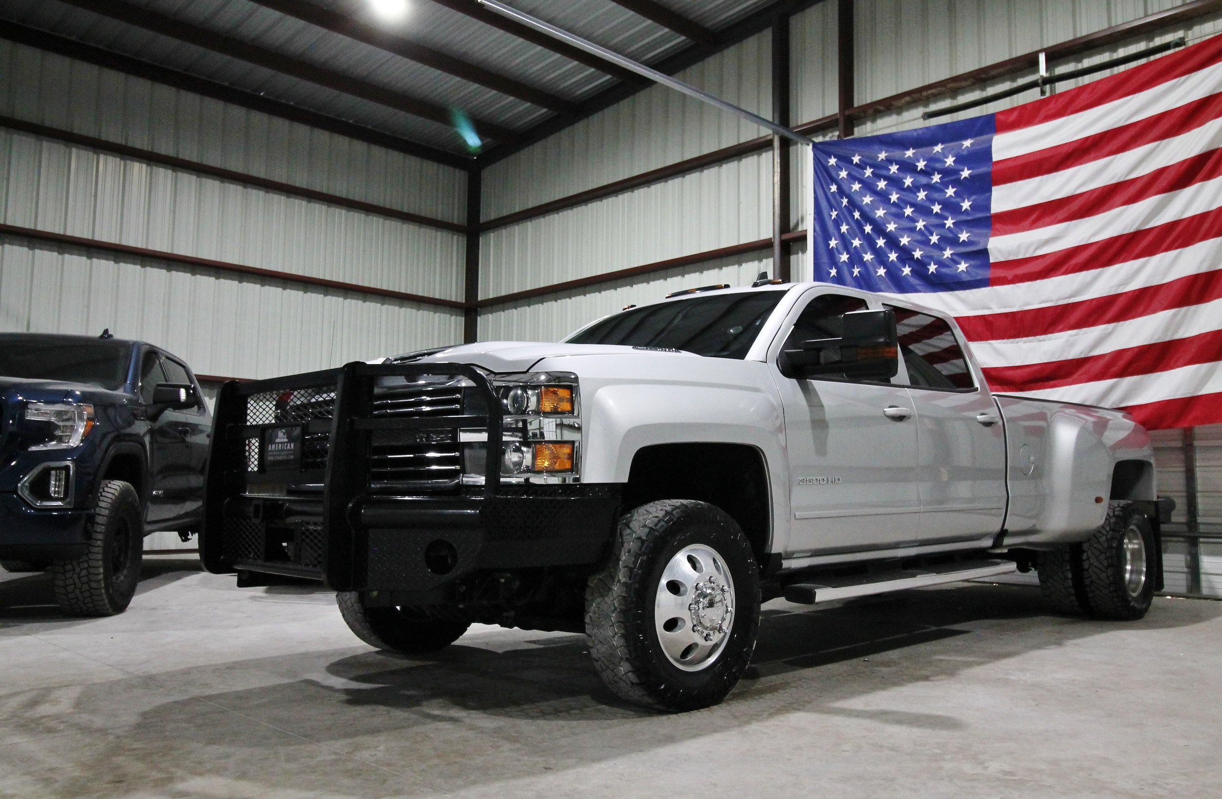 Used 2018 Chevrolet Silverado 3500 LT AWD/4WD image 3