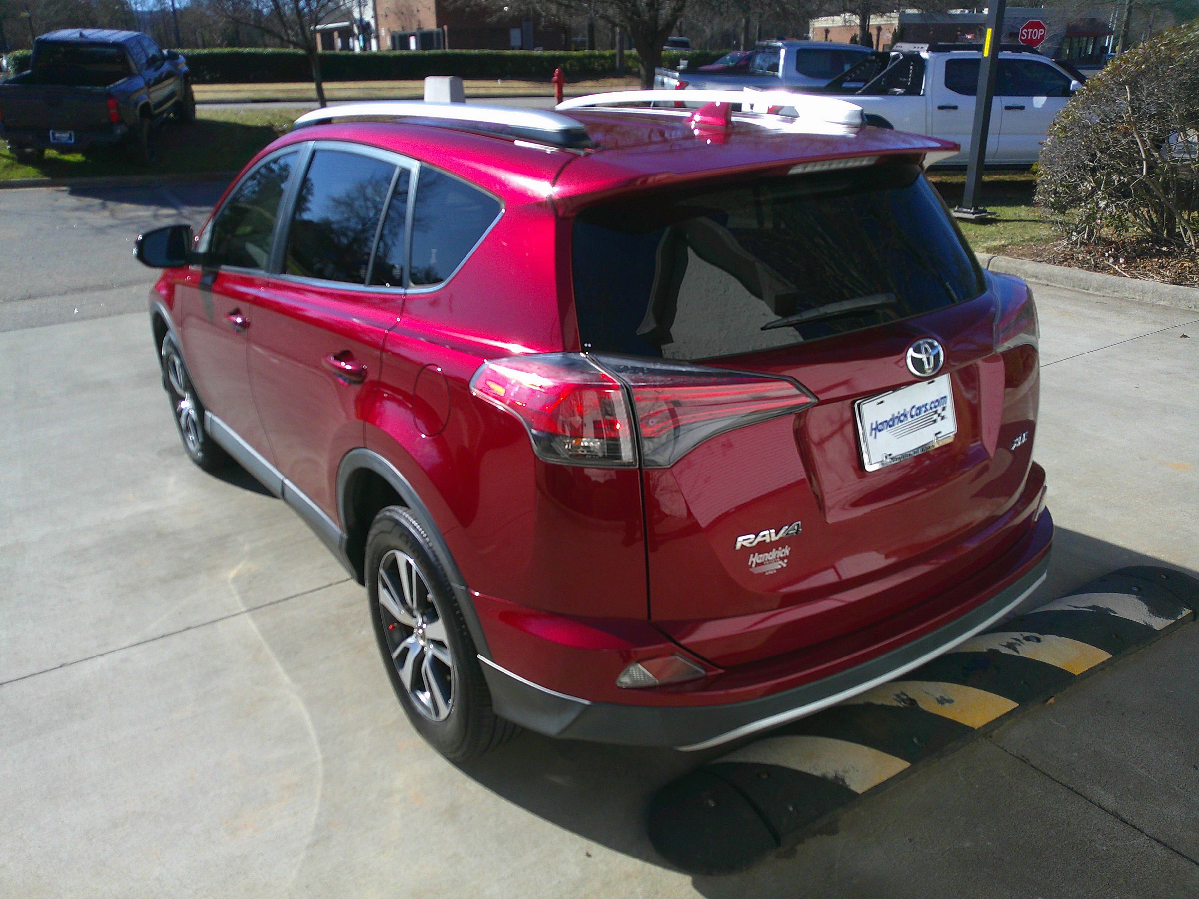 Used 2018 Toyota RAV4 XLE image 10