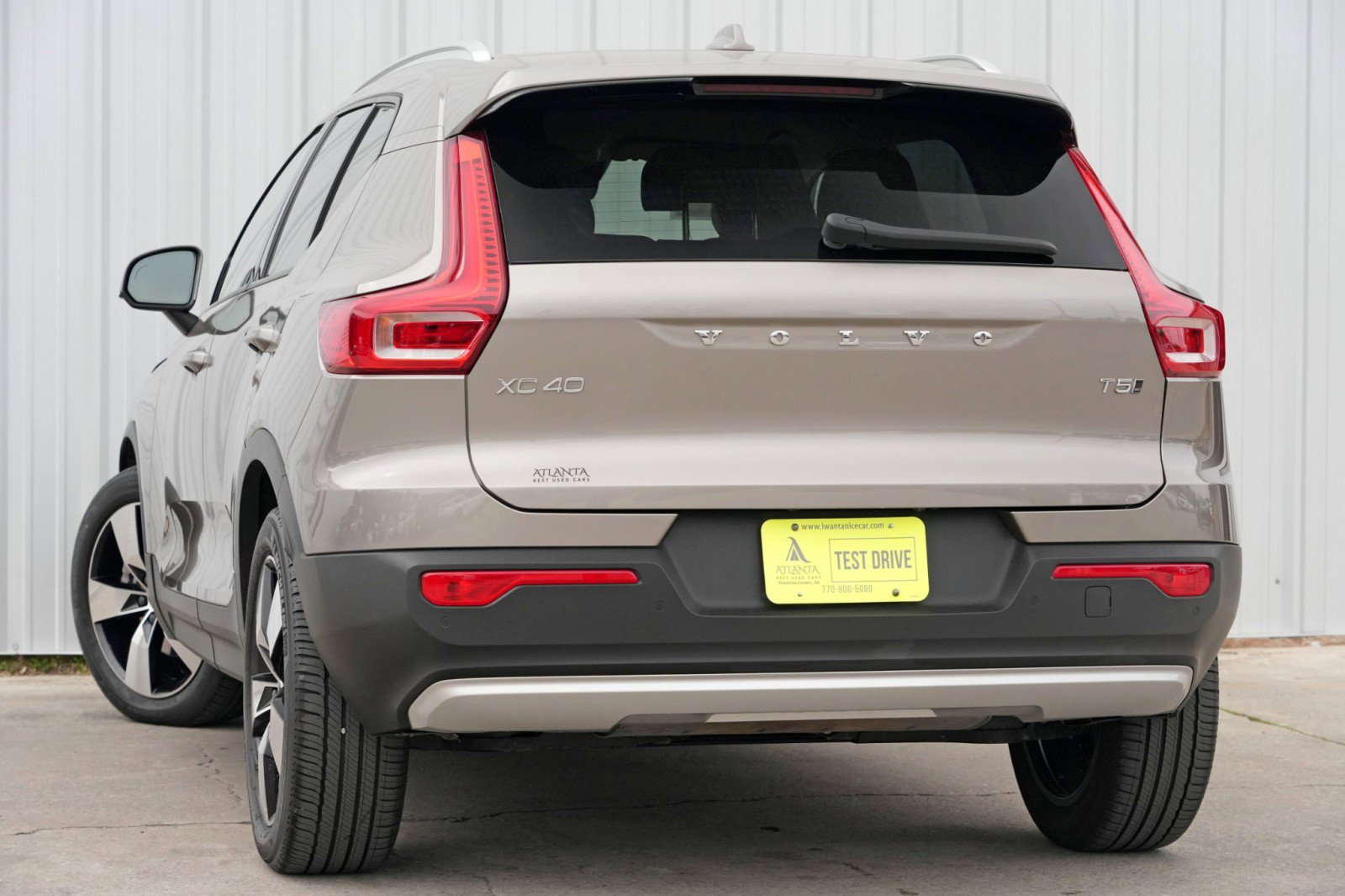 Used 2022 Volvo XC40 T5 Momentum w/ Premium Package image 5