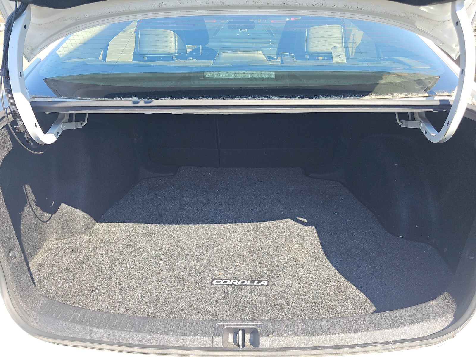 Used 2022 Toyota Corolla XLE FWD image 14