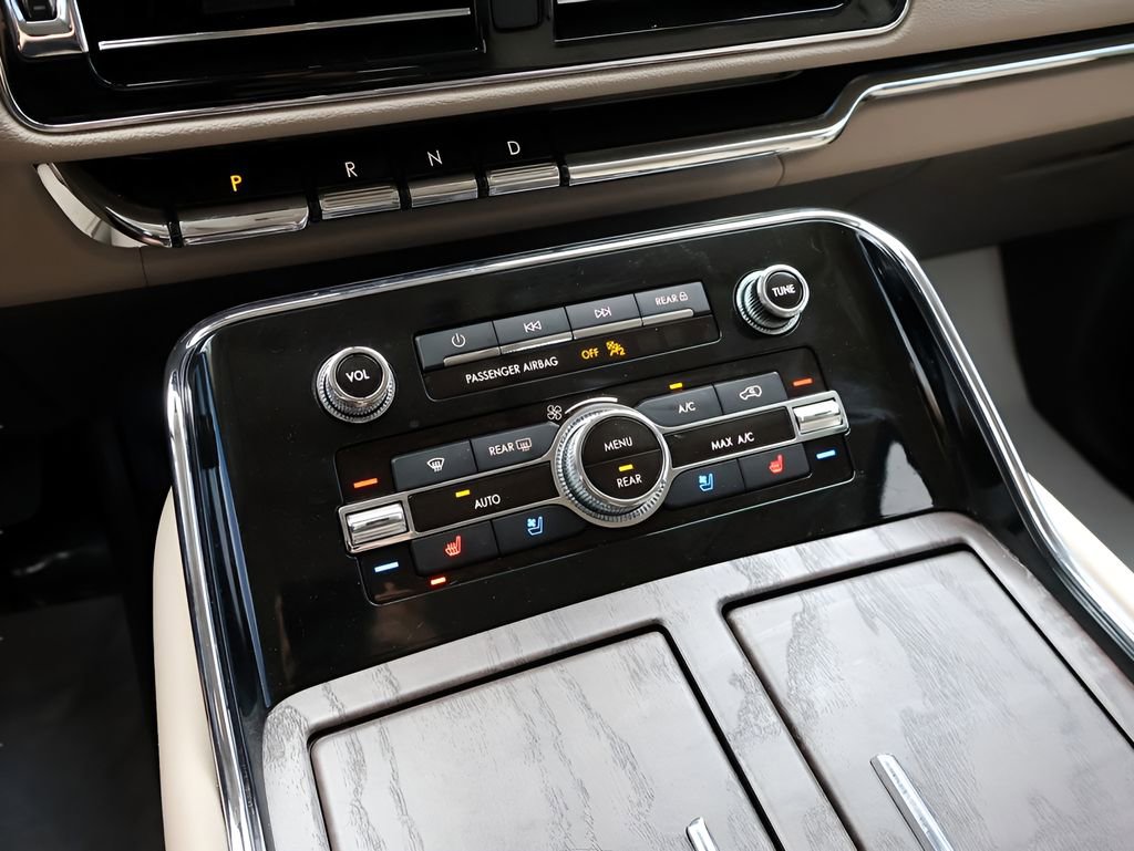 Used 2024 Lincoln Navigator Premiere image 26