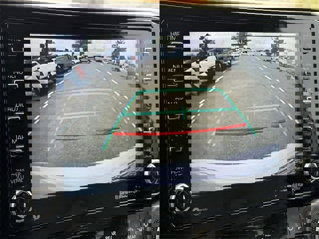 Used 2020 Toyota Highlander XLE image 18