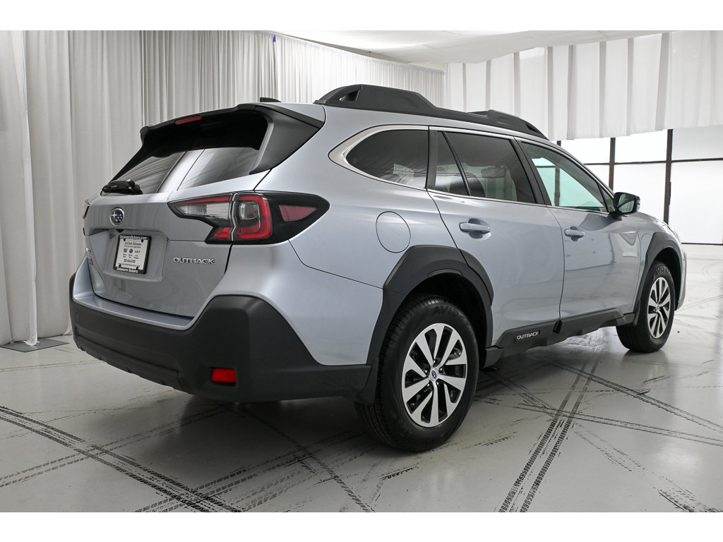 Used 2025 Subaru Outback Premium AWD/4WD image 7