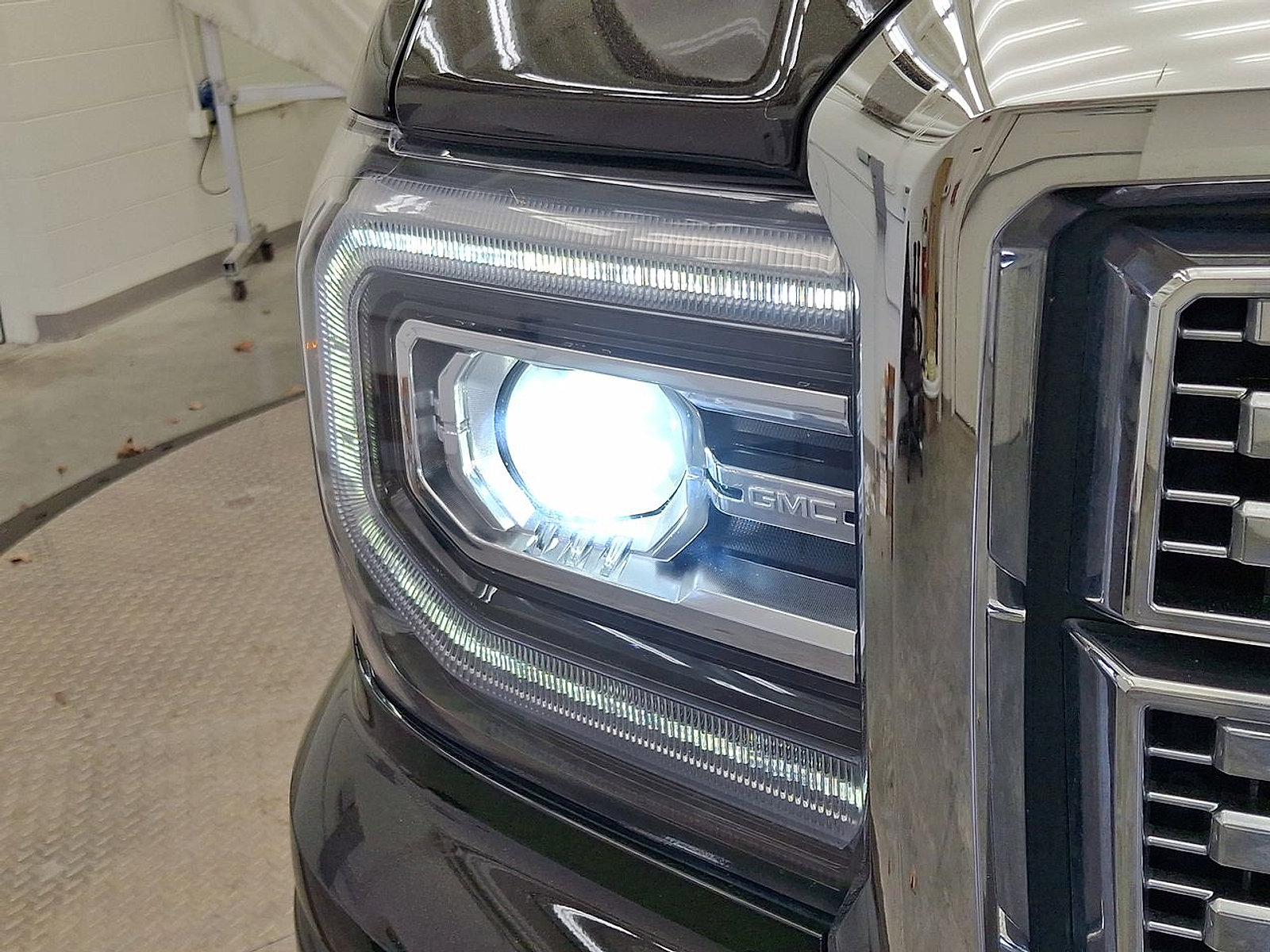 Used 2018 GMC Sierra 1500 Denali AWD/4WD image 28