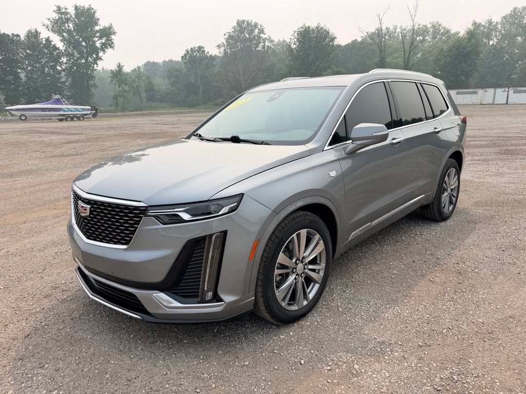 Used 2023 Cadillac XT6 Premium Luxury FWD image 3