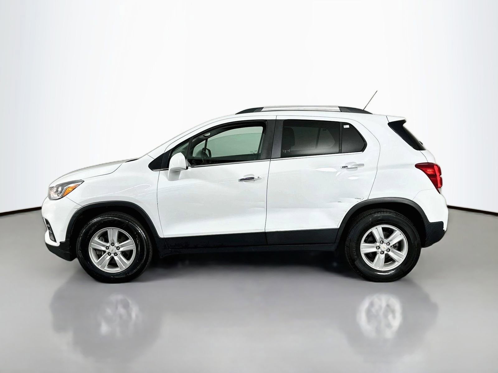 Used 2017 Chevrolet Trax LT w/ LT Convenience Package AWD/4WD image 4