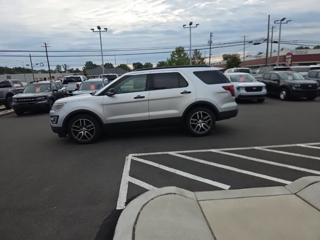 Used 2017 Ford Explorer Sport w/ Equipment Group 401A AWD/4WD image 4