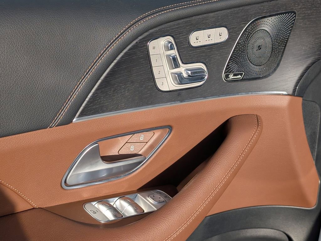 Used 2025 Mercedes-Benz GLS 580 4MATIC image 21