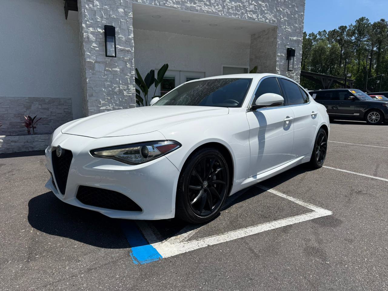 Used 2017 Alfa Romeo Giulia image 8