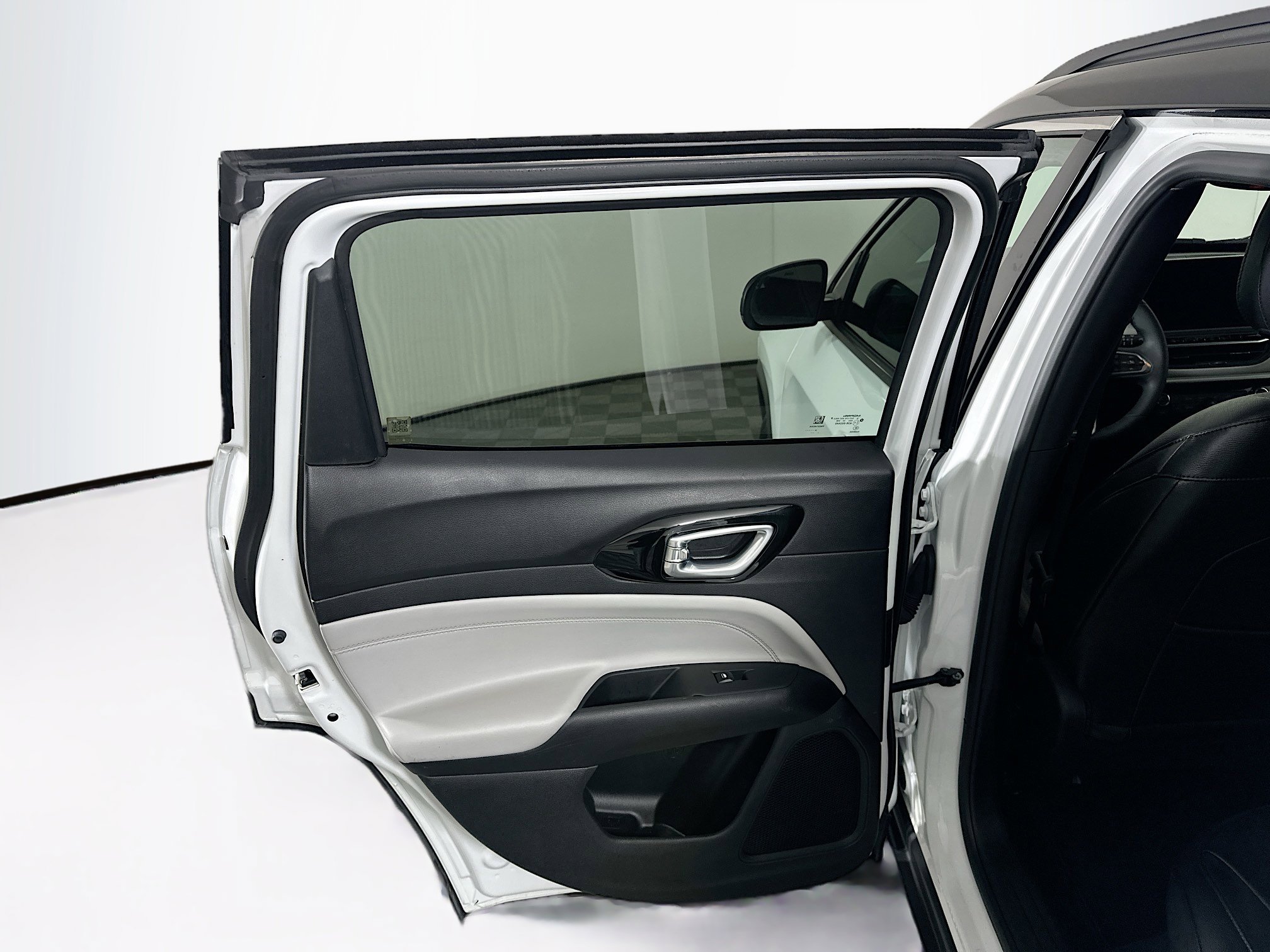 Used 2025 Jeep Compass Limited image 25