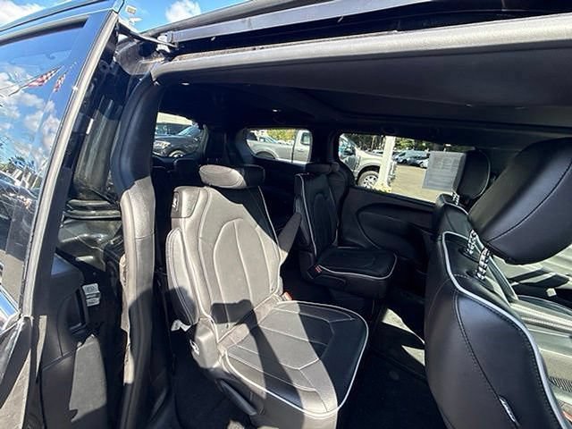 Used 2026 Chrysler Pacifica Limited FWD image 17