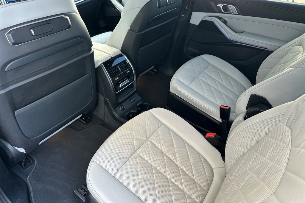 Used 2024 BMW X7 xDrive40i w/ M Sport Package AWD/4WD image 12