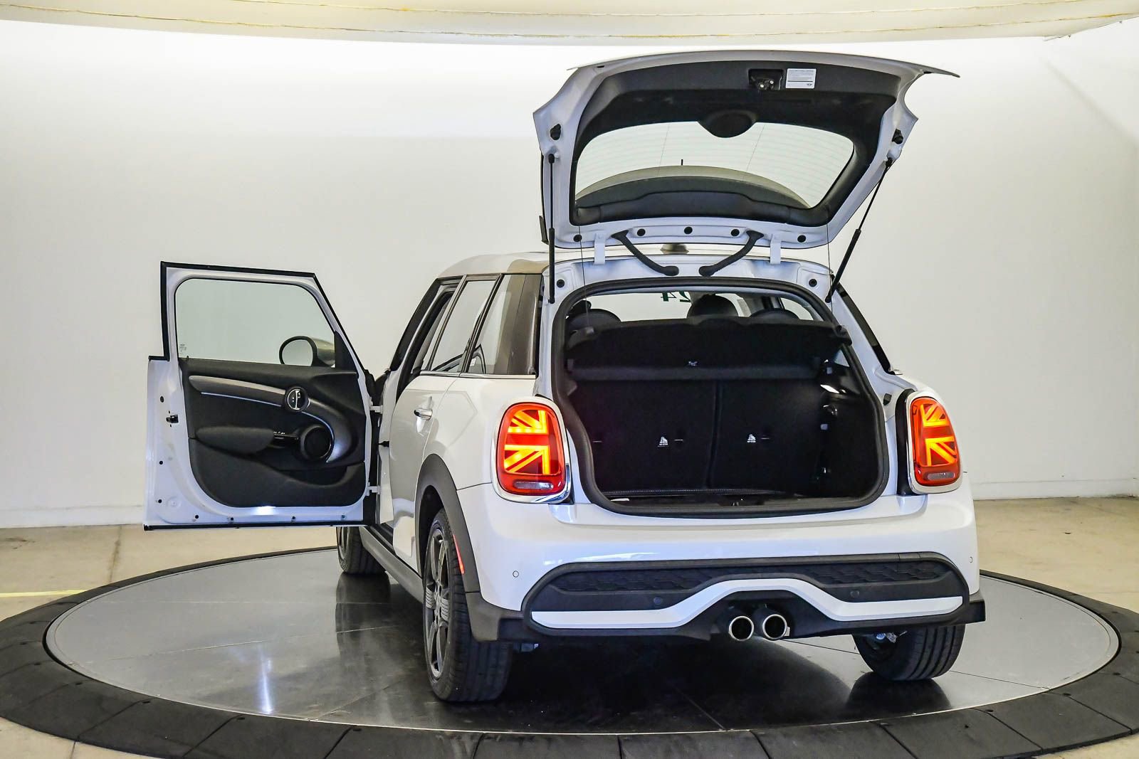 Certified 2024 MINI Cooper S FWD image 27
