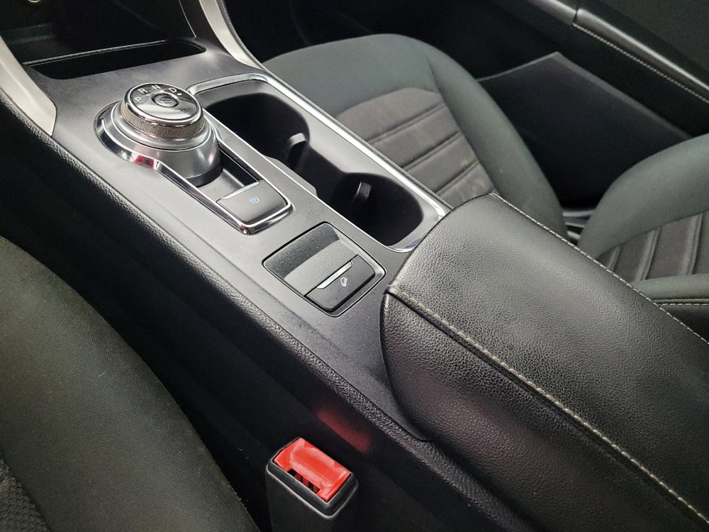Used 2020 Ford Fusion SE FWD image 26
