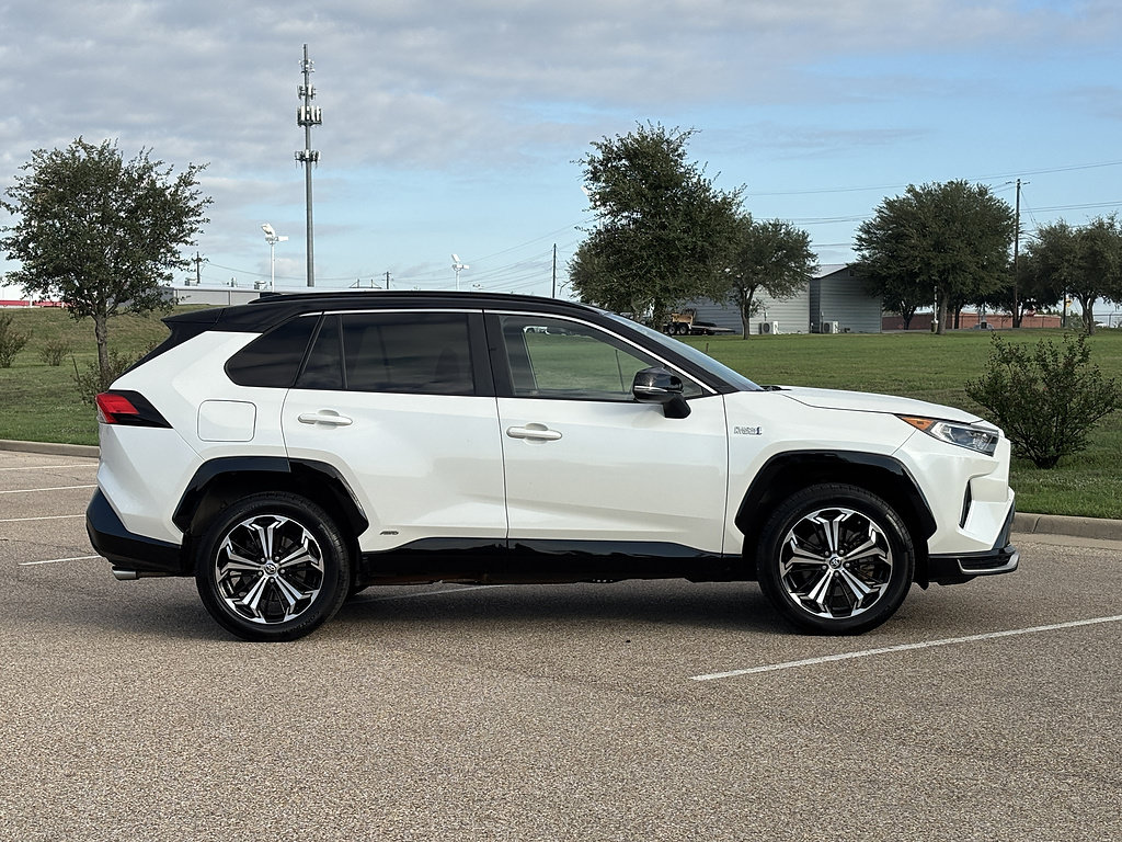Certified 2021 Toyota RAV4 XSE w/ Weather Package AWD/4WD image 6