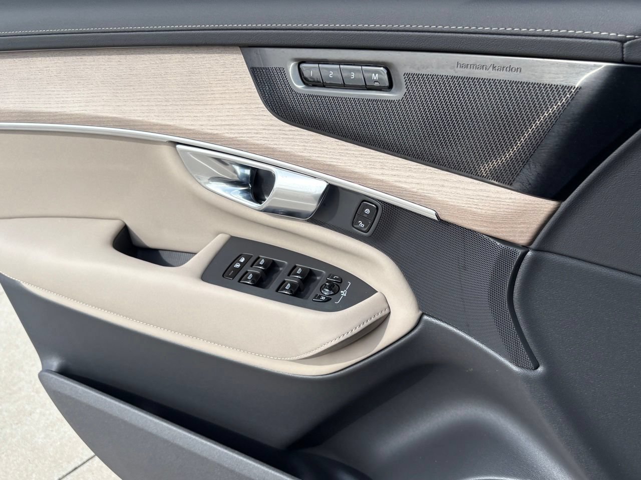 New 2026 Volvo XC90 B6 Ultra w/ Lounge Package AWD/4WD image 17