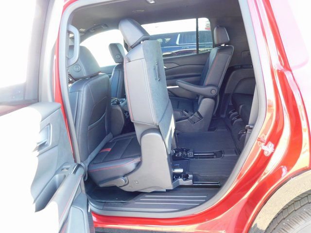 New 2026 Chevrolet Traverse RS w/ LPO, Floor Liner Package image 34