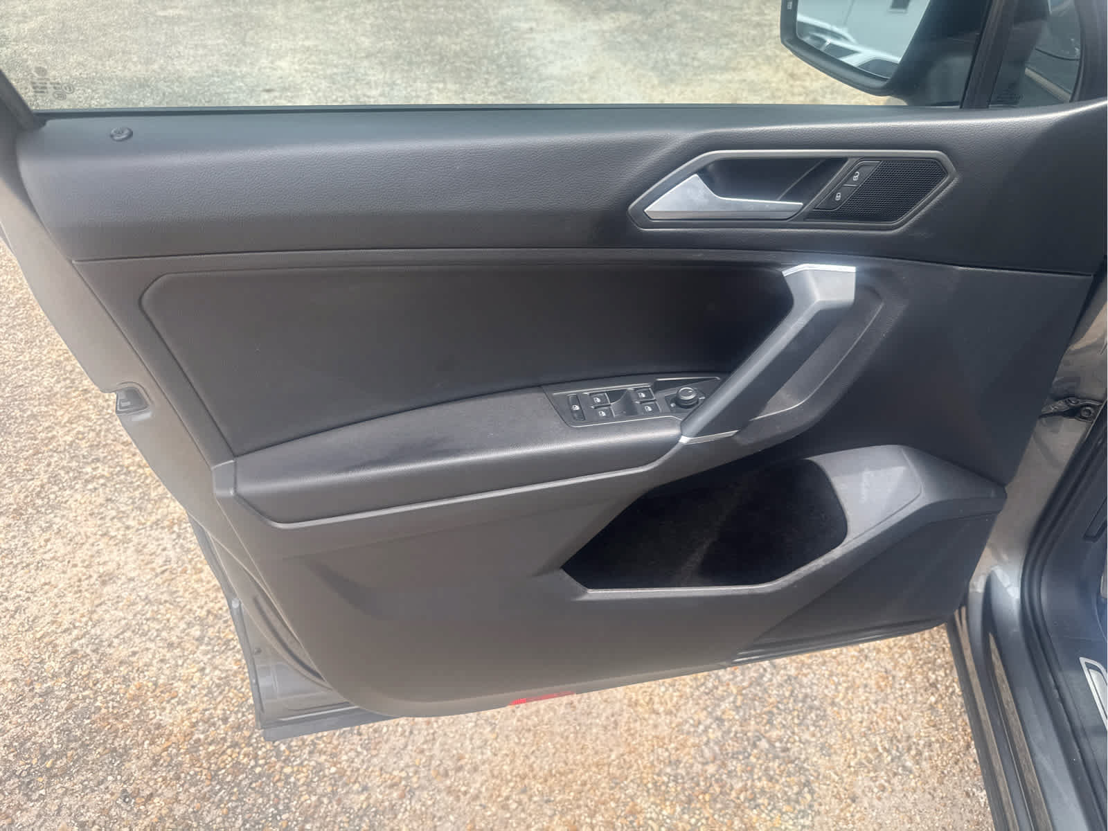 Used 2020 Volkswagen Tiguan SE R-Line FWD image 18