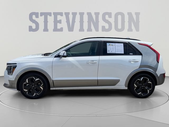 Used 2023 Kia Niro Wave w/ Wave Preserve Package FWD image 2