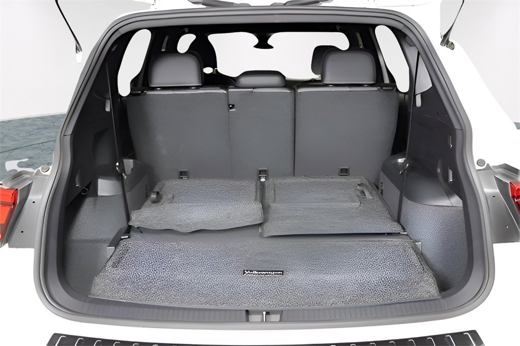 Used 2023 Volkswagen Tiguan SE R-Line image 13