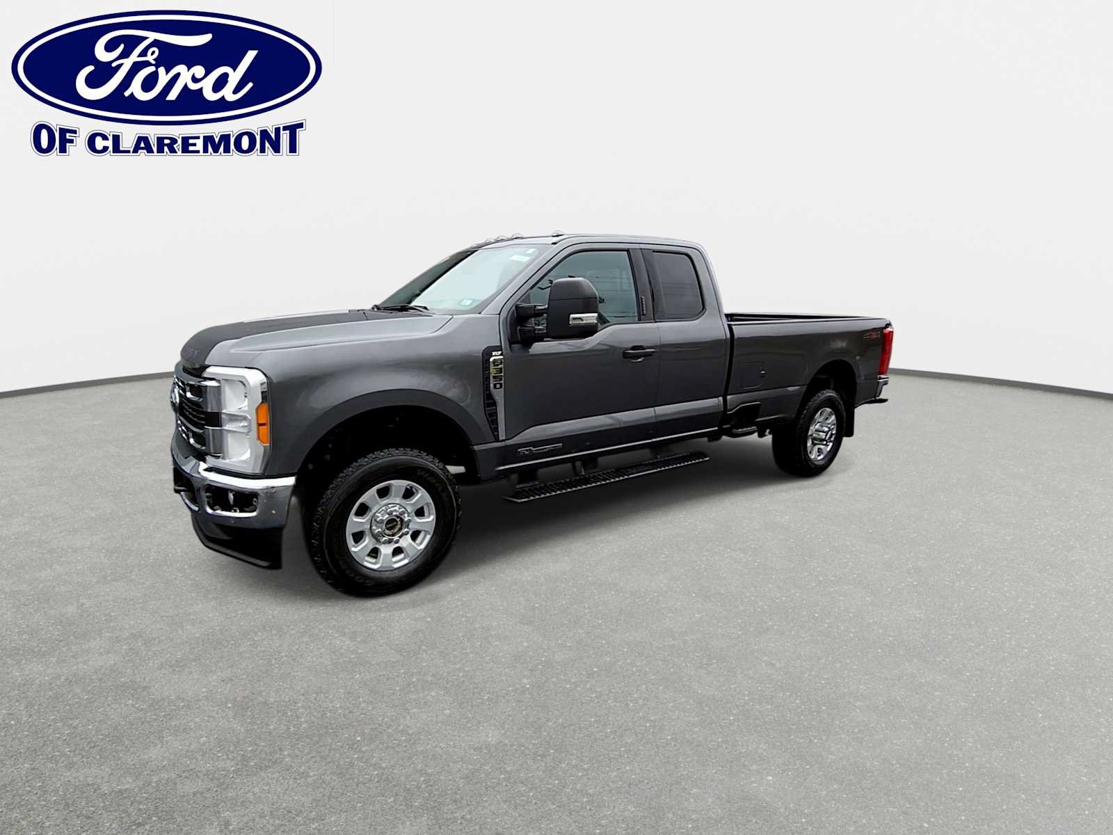 Used 2023 Ford F350 XLT w/ Snow Plow Prep Package AWD/4WD image 4