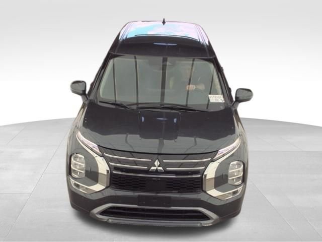 Used 2025 Mitsubishi Outlander AWD image 2