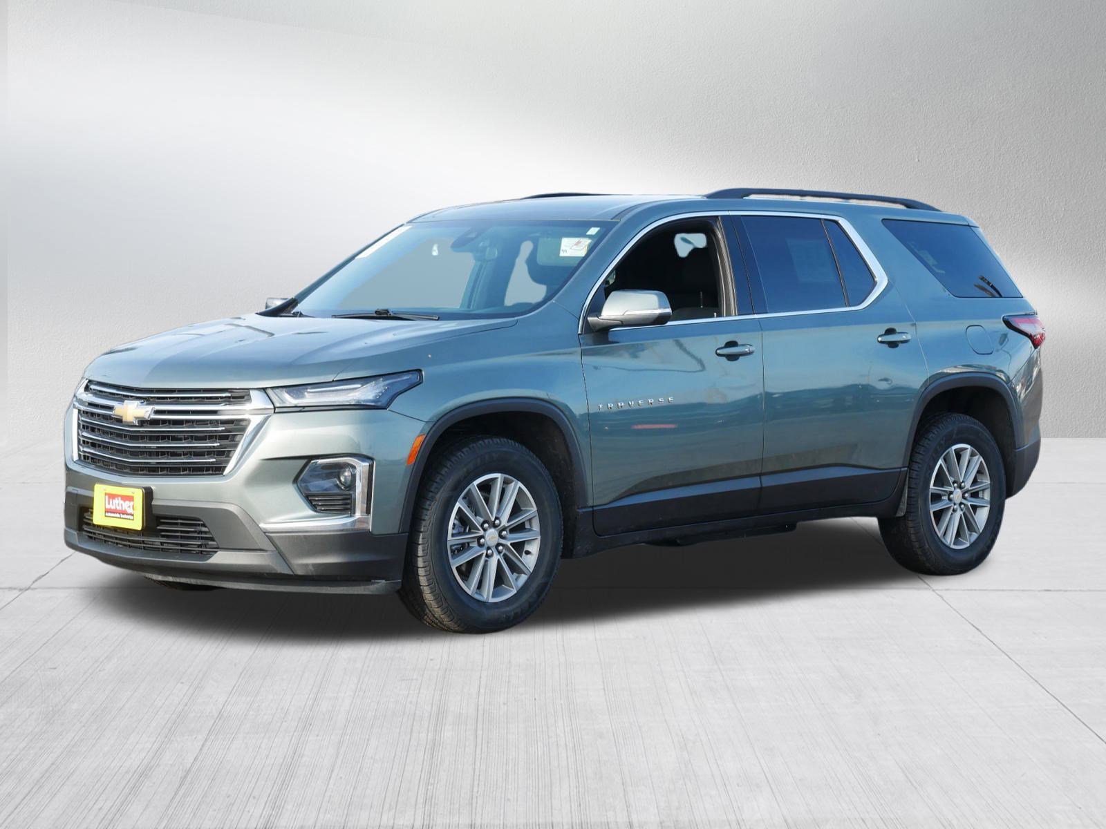 Used 2023 Chevrolet Traverse LT image 3