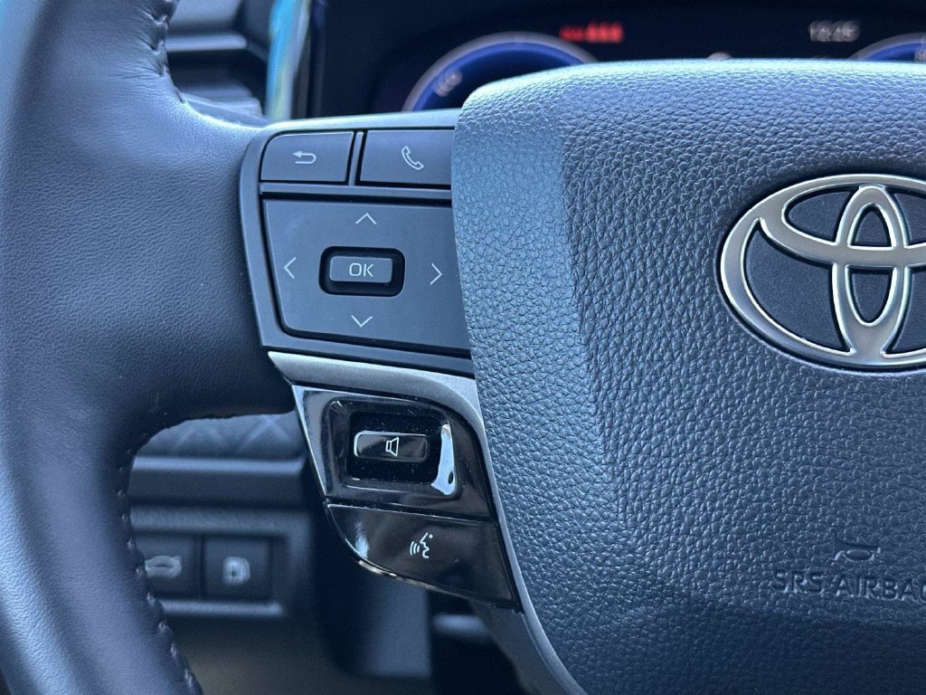 Used 2025 Toyota Camry XLE FWD image 28