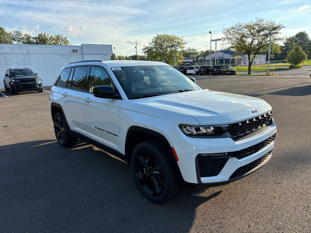 New 2027 Jeep Grand Cherokee Limited AWD/4WD image 2