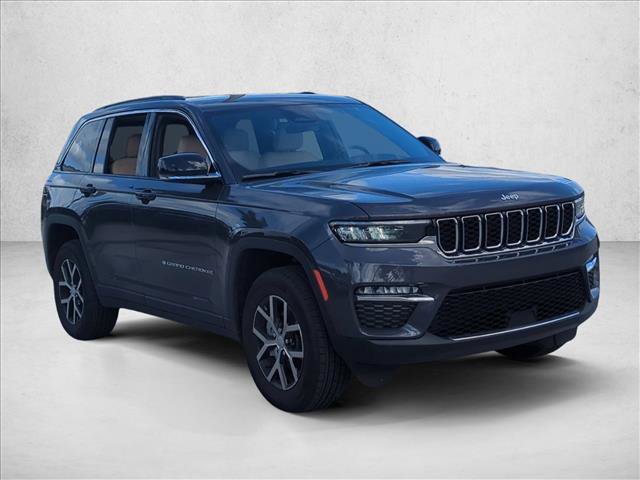 Used 2025 Jeep Grand Cherokee Limited image 3