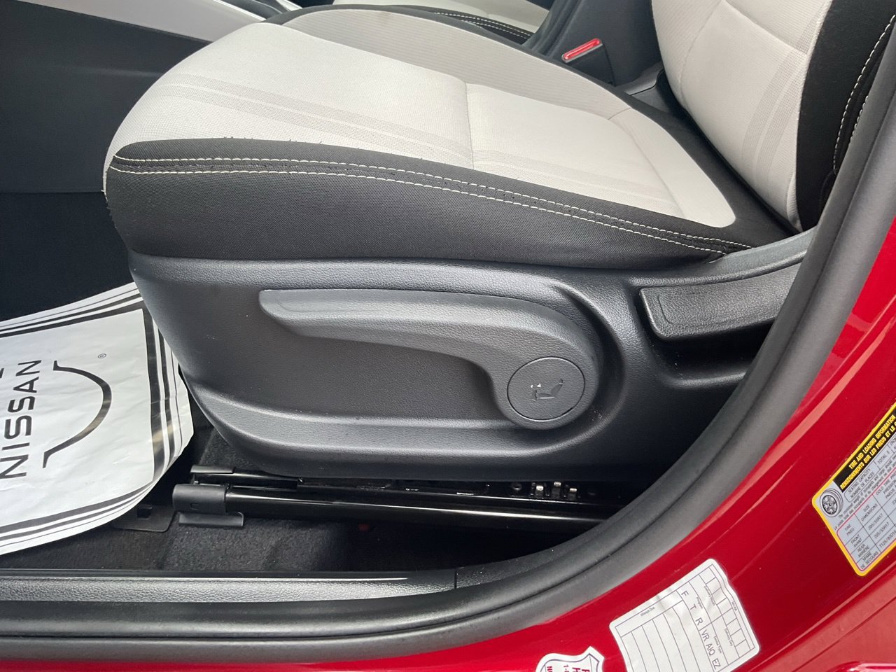 Used 2025 Hyundai Venue SEL FWD image 9