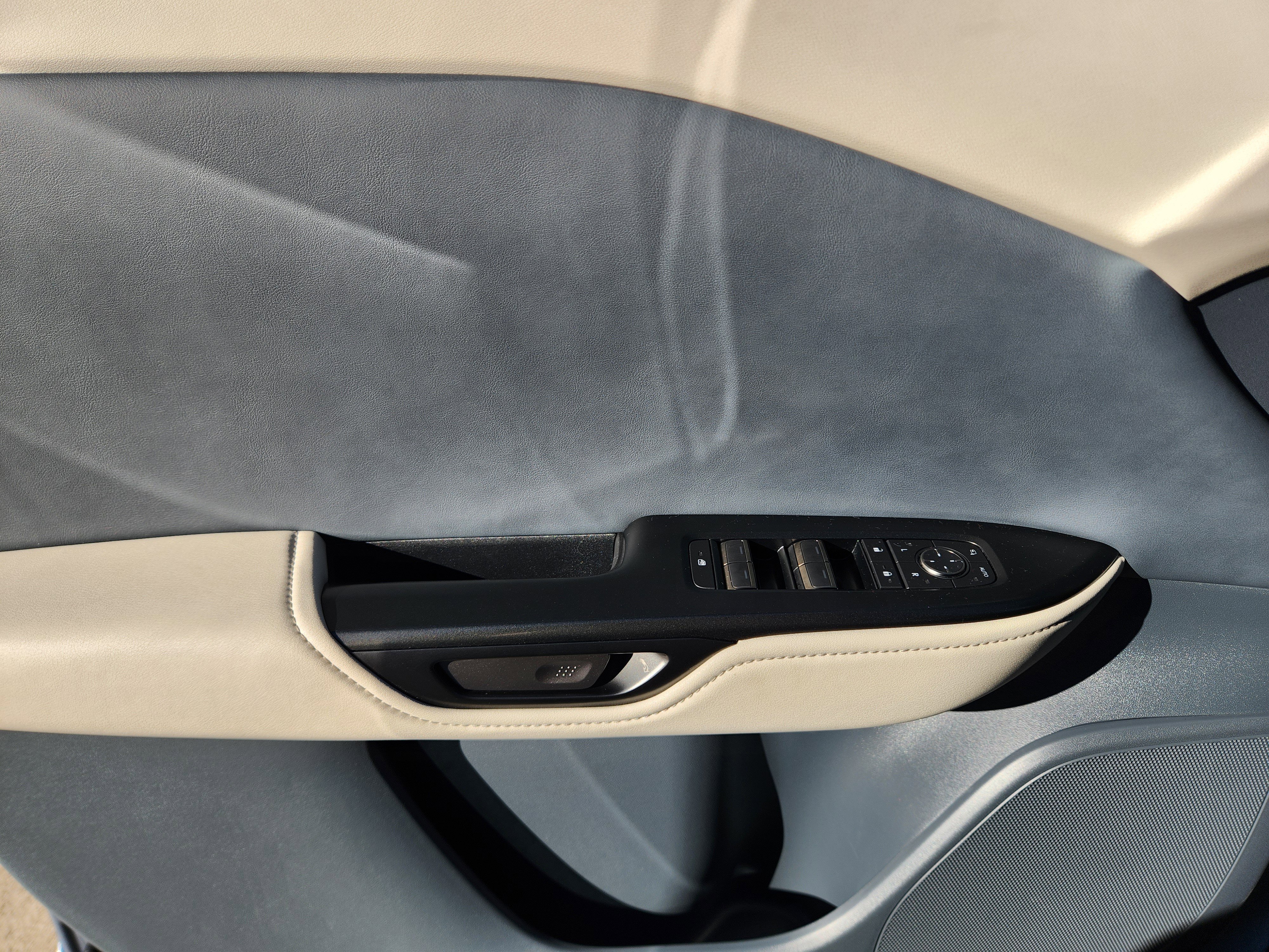 Used 2024 Lexus RZ 450e Premium image 27