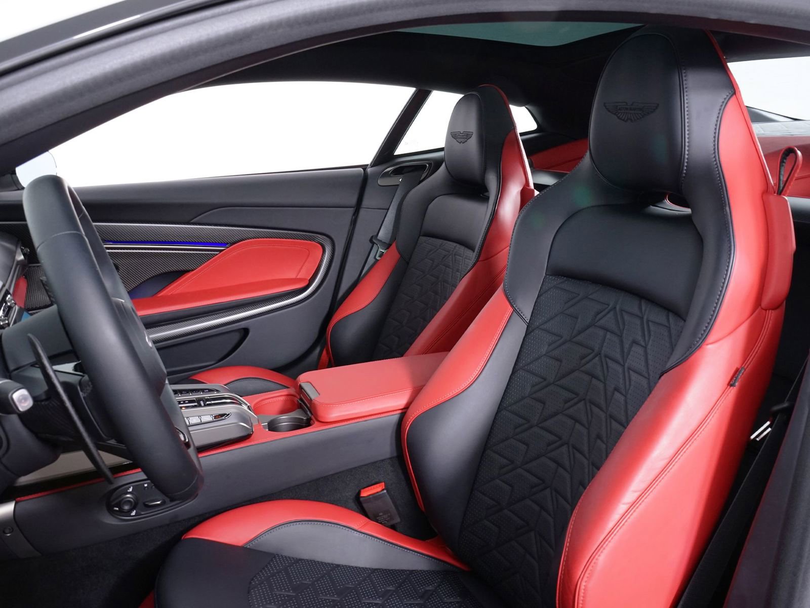 Used 2025 Aston Martin Vanquish image 25