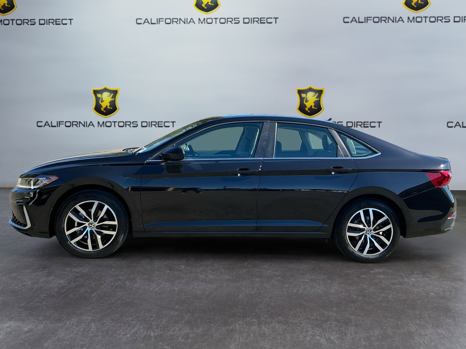 Used 2025 Volkswagen Jetta SE w/ Sunroof Package image 7