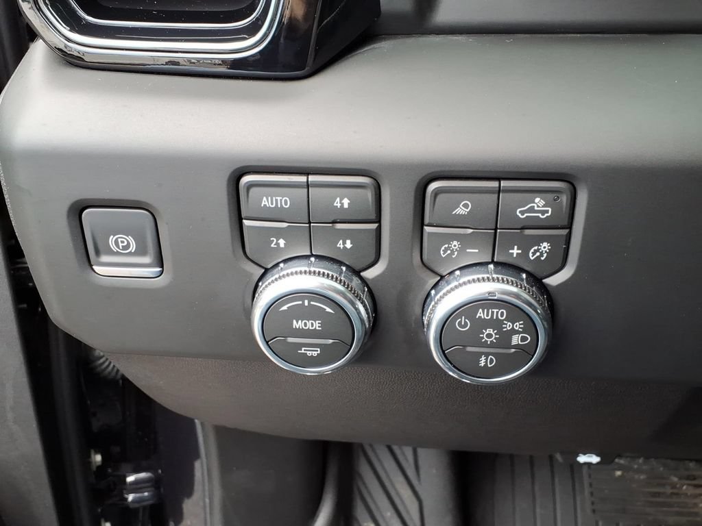 Used 2026 GMC Sierra 2500 AT4 w/ AT4 Premium Plus Package AWD/4WD image 36