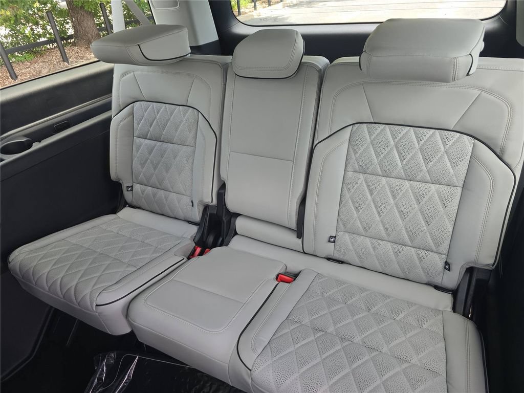New 2027 Lincoln Navigator L Black Label RWD image 11