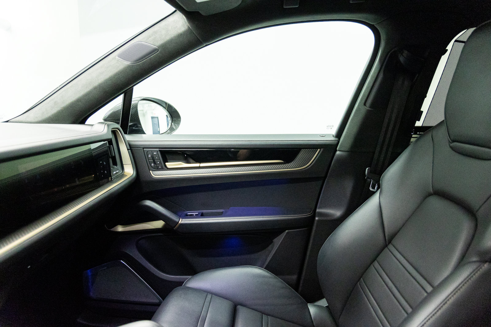 Used 2024 Porsche Cayenne Turbo GT AWD/4WD image 40