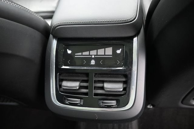 Used 2023 Volvo XC60 B5 Ultimate w/ Climate Package FWD image 36