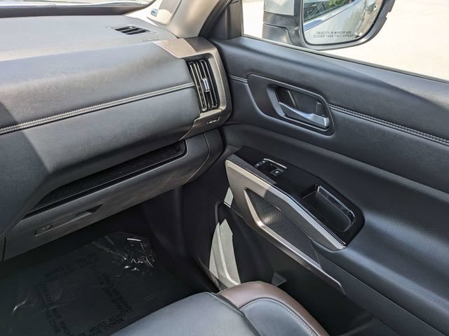 Used 2023 Nissan Pathfinder Platinum w/ Black Appearance Package AWD/4WD image 19