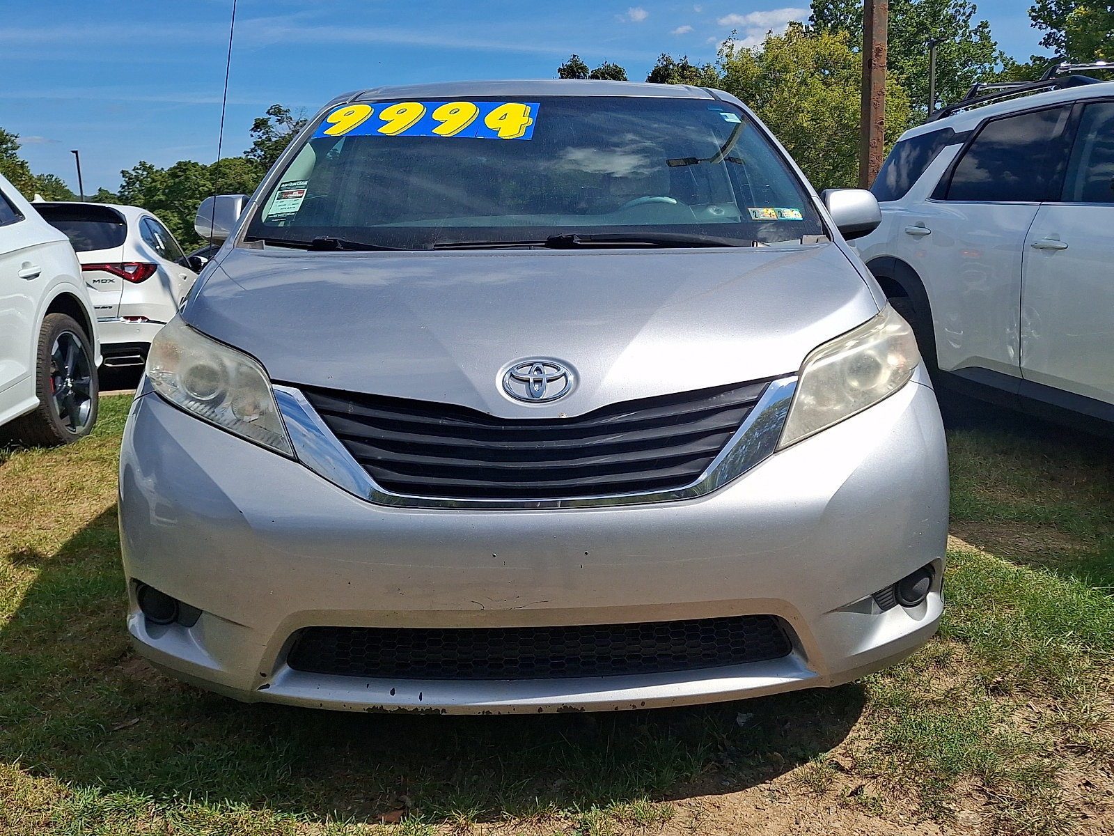 Used 2012 Toyota Sienna LE w/ Towing Pkg FWD image 2