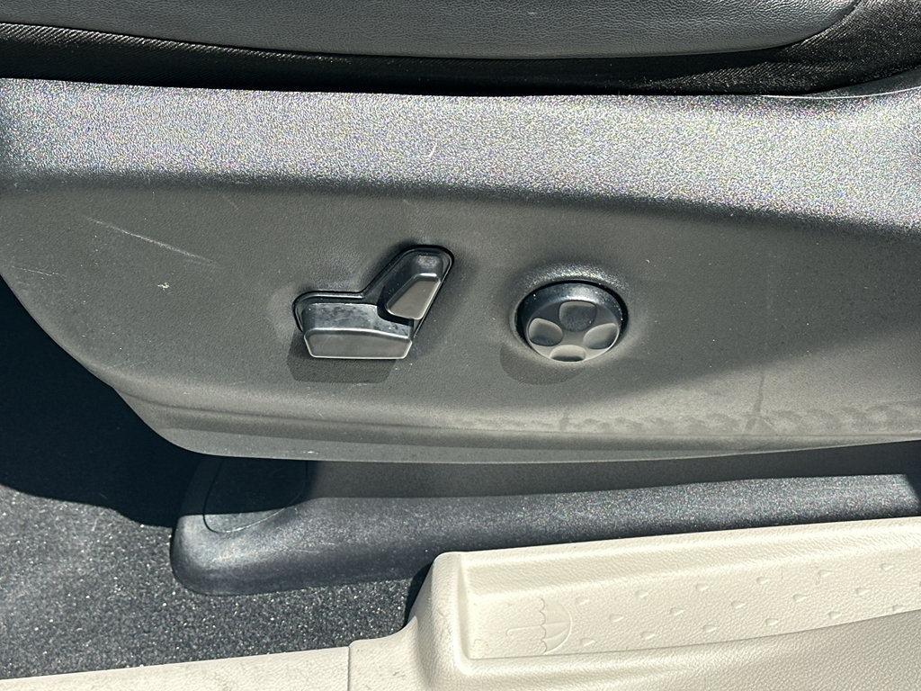 Used 2024 Chrysler Pacifica Touring-L FWD image 26