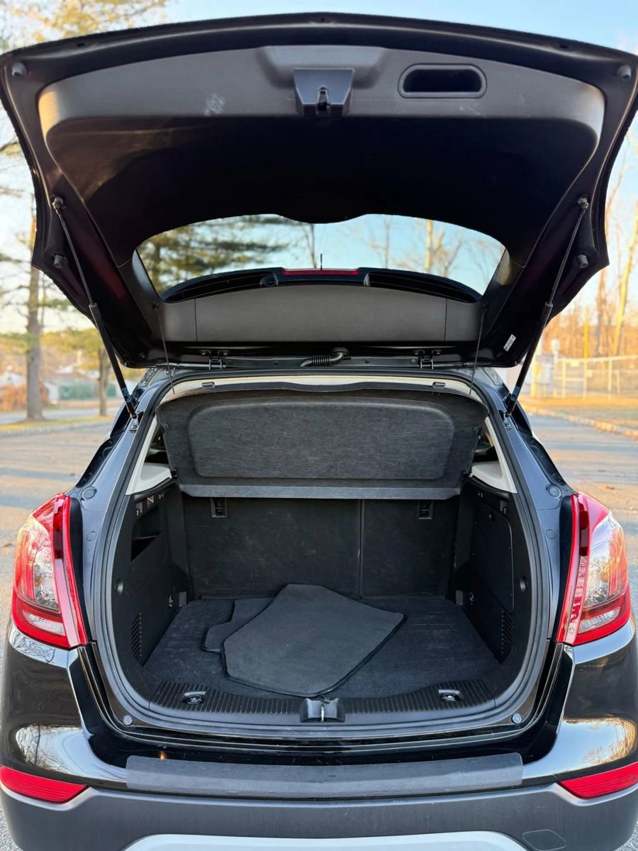 Used 2019 Buick Encore Sport Touring image 17