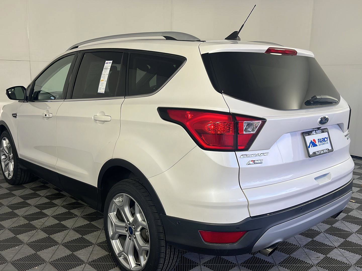 Used 2019 Ford Escape Titanium AWD/4WD image 10