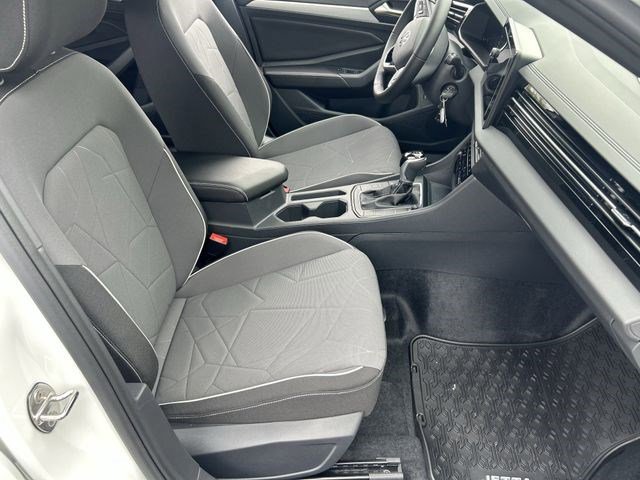 Used 2025 Volkswagen Jetta Sport image 7