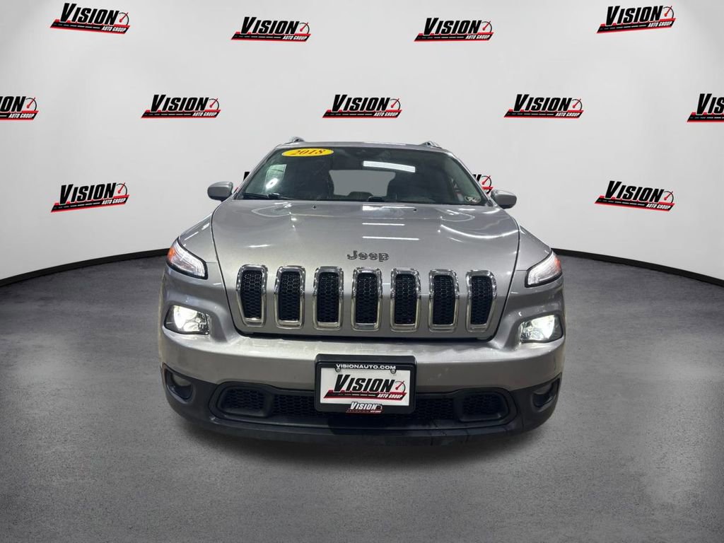 Used 2018 Jeep Cherokee Latitude Plus image 2