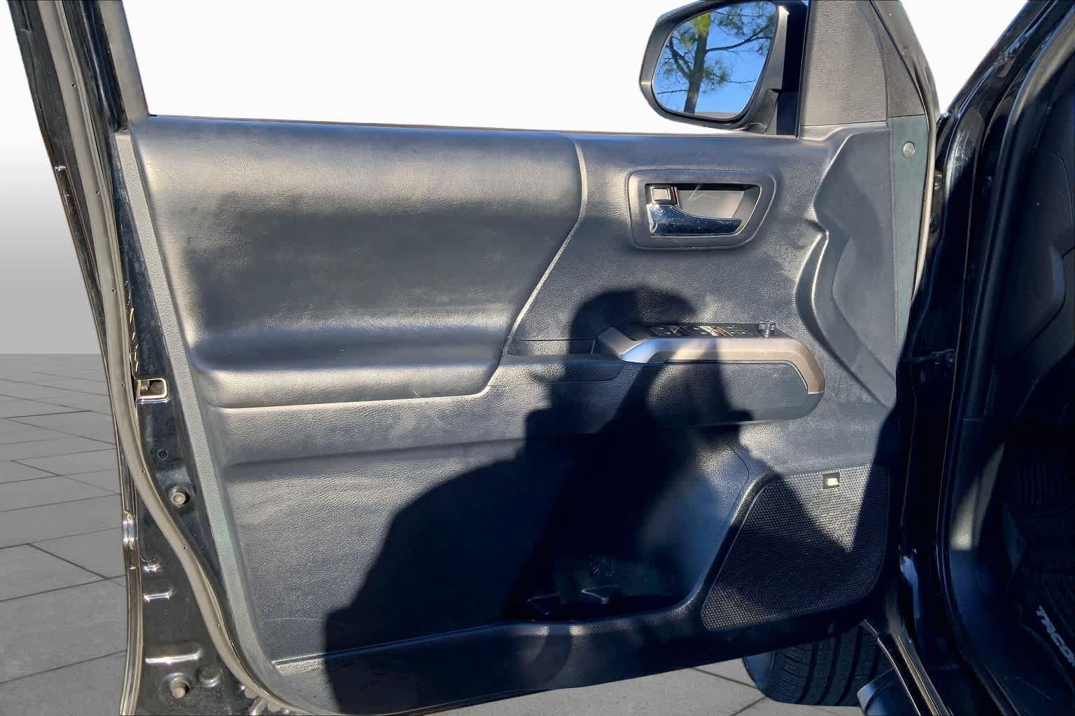 Used 2019 Toyota Tacoma Limited AWD/4WD image 22