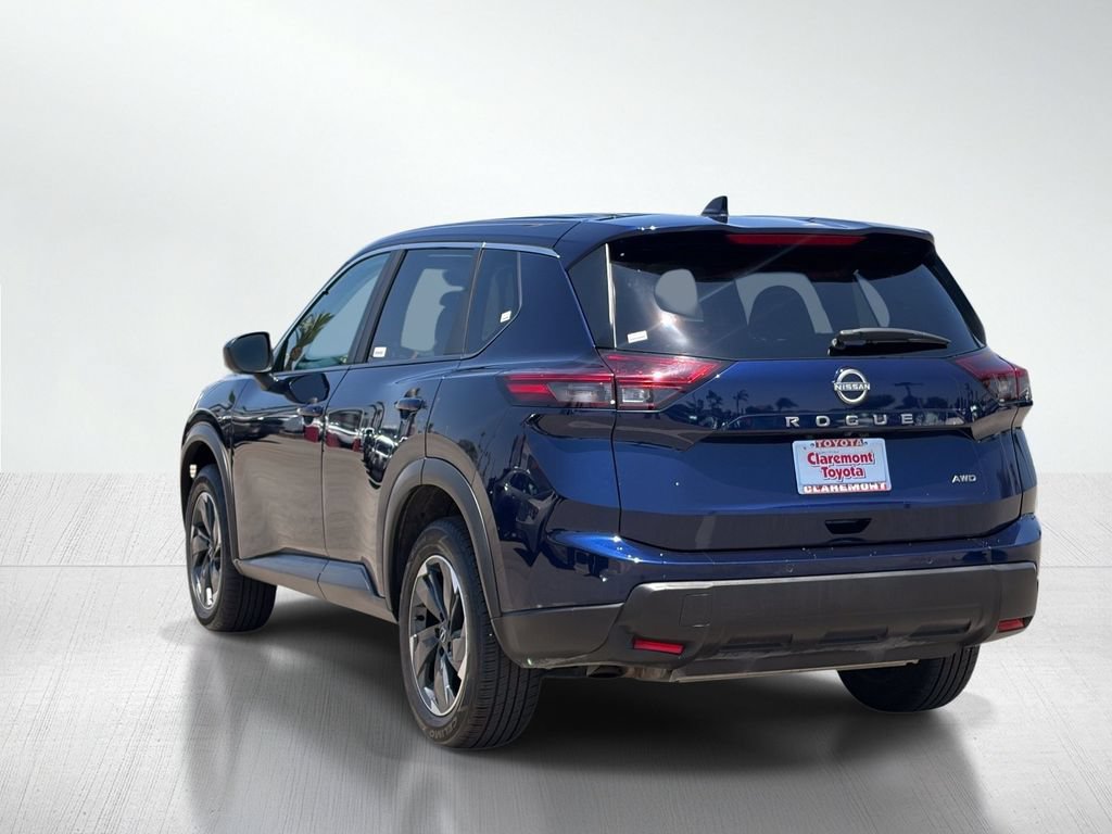 Used 2025 Nissan Rogue SV AWD/4WD image 4
