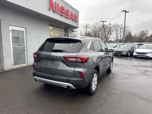 Used 2023 Ford Escape Active AWD/4WD image 2
