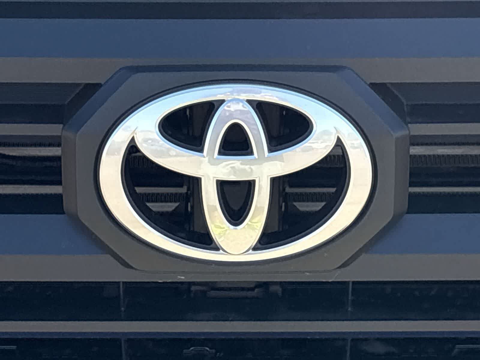 Used 2025 Toyota Tacoma SR5 AWD/4WD image 32