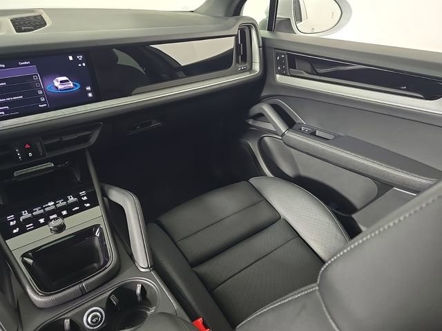 Certified 2024 Porsche Cayenne image 24